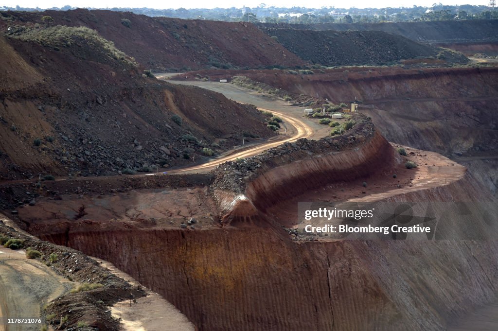 Pit Ramps Mining Access Ramps At An Open Pit Gold Mine High-Res Stock Photo - Getty Images