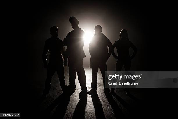 gangue nas sombras - retroiluminado imagens e fotografias de stock