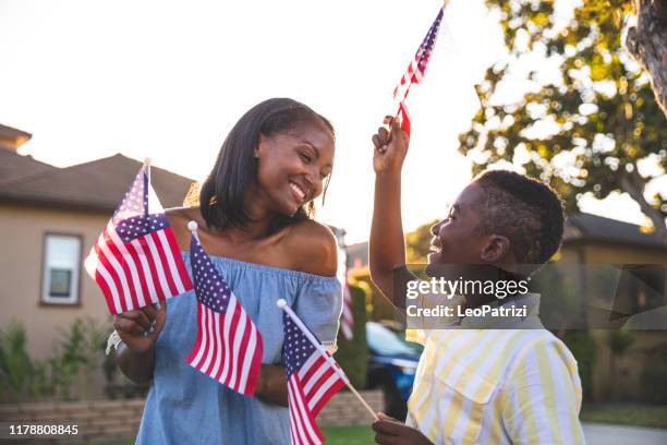 us holidays celebration with family - 4th of july family stock pictures, royalty-free photos & images