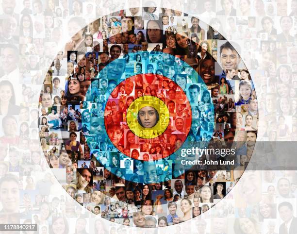 targeting and marketing social media - marktonderzoek stockfoto's en -beelden