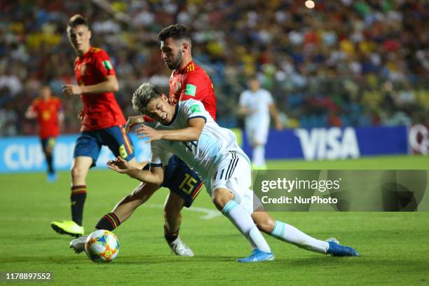 Exequiel Zeballos of Argentina vies Jose David Menargues Manzanarez of Spain during the FIFA U-17 World Cup Brazil 2019 group E match between Spain...