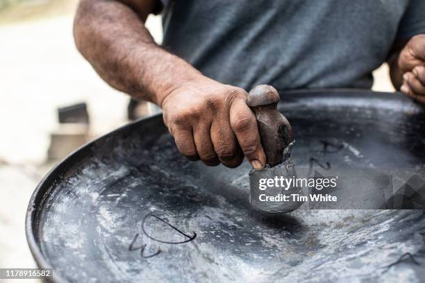 pan drum manufacturing, tobago, caribbean - tamburo steel drum foto e immagini stock