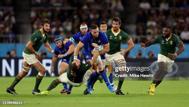 Braam Steyn of Italy challenges Duane Vermeulen of South Africa during the Rugby World Cup 2019 Group B game between South Africa v Italy at Shizuoka...