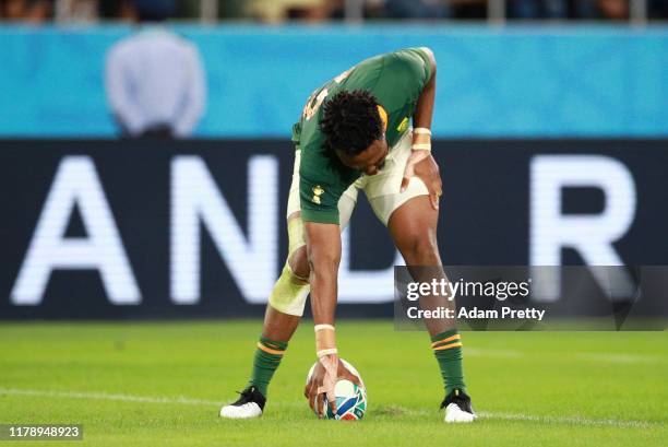 Lukhanyo Am of South Africa scores his team's fourth try during the Rugby World Cup 2019 Group B game between South Africa v Italy at Shizuoka...