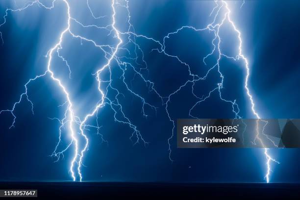 lightning bolts strike on plateau, mesa verde national park, colorado, united states - gewitterblitz stock-fotos und bilder