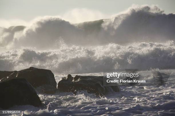 Welle Waimea Bay High-Res Stock Photo