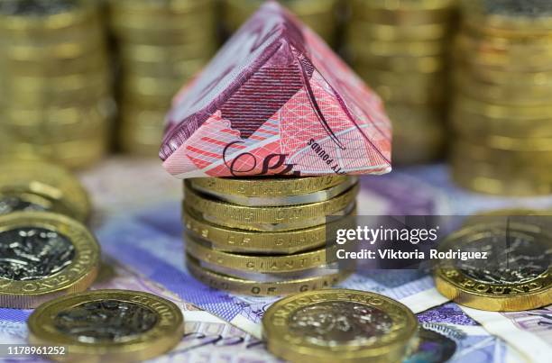 pound paper house - pound sterling note stock pictures, royalty-free photos & images