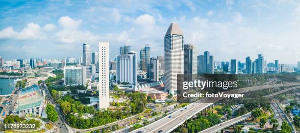 antenn panorama över highrise motorvägar skyskrapa stadsbilden marina bay singapore - singapore bildbanksfoton och bilder