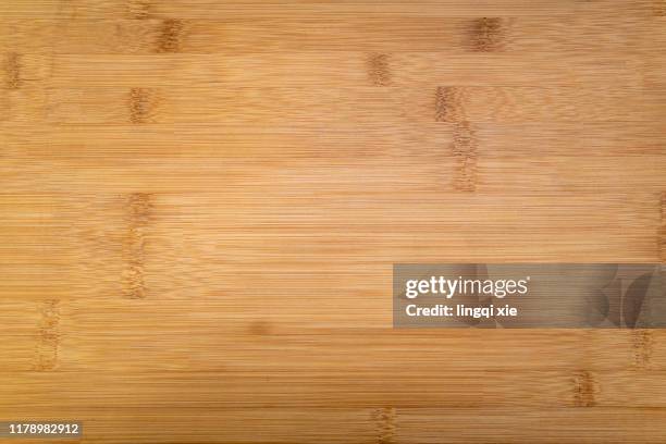 surface texture of bamboo chopping board - bambù materiale foto e immagini stock