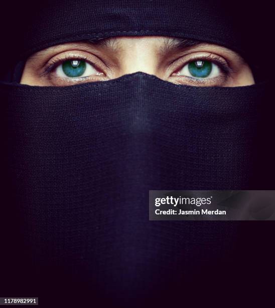 beautiful middle eastern woman with covered face - afghanistan culture stockfoto's en -beelden