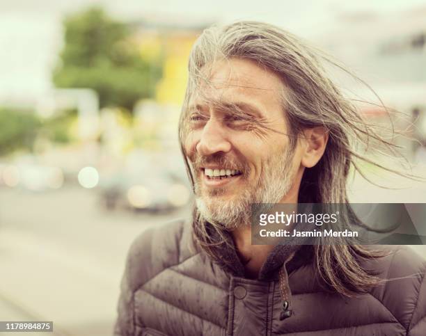 man with mazing lushes hair - haare mann stock-fotos und bilder