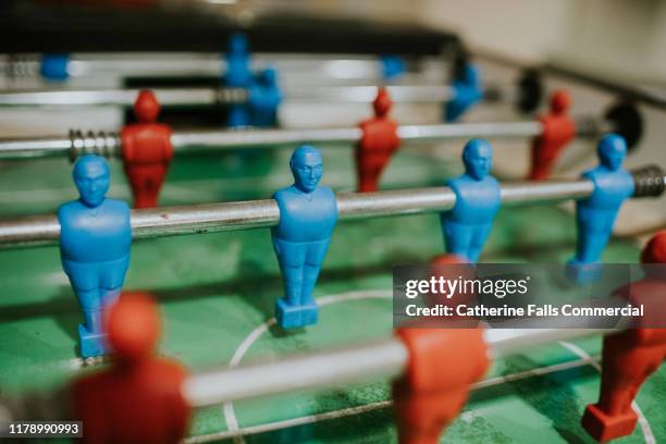 football table - ball on a table stockfoto's en -beelden