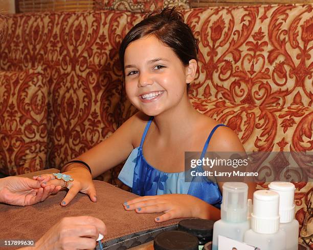 Insync Hair 66 Bailee Madison Meets And Greets Fans Stock Photos, High-Res Pictures ...