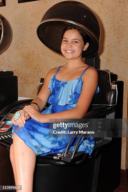 Insync Hair 66 Bailee Madison Meets And Greets Fans Stock Photos, High-Res Pictures ...