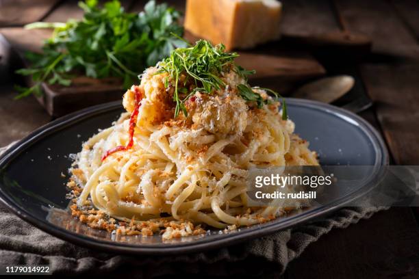 vegetarische spaghetti - italiaans eten stockfoto's en -beelden