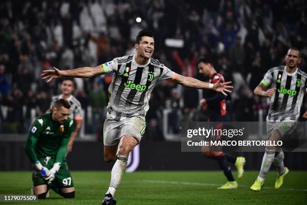 Juventus' Portuguese forward Cristiano Ronaldo celebrates scoring his team's second goal during the Italian Serie A football match between Juventus...