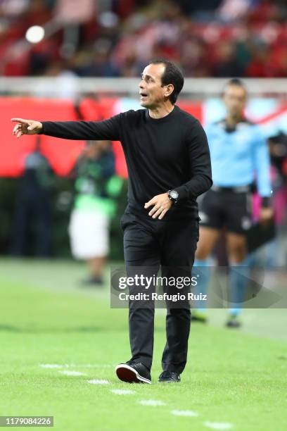 Oscar Pareja, coach of Tijuana gives instructions to his players during the 16th round match between Chivas and Tijuana as part of the Torneo...