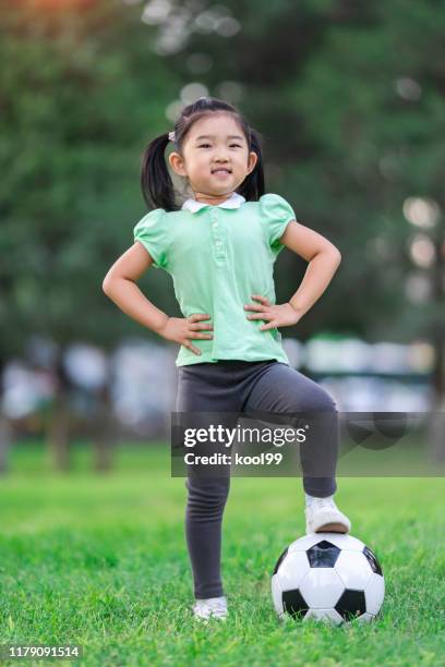 サッカーの少女 - female exhibitionist ストックフォトと画像