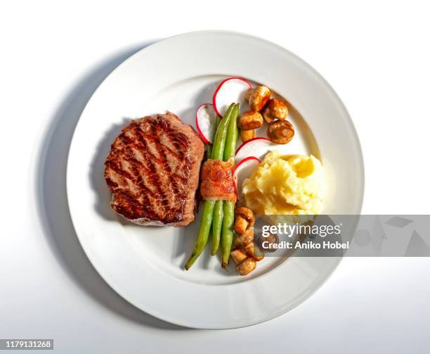 steak on white background - koch freisteller stock-fotos und bilder