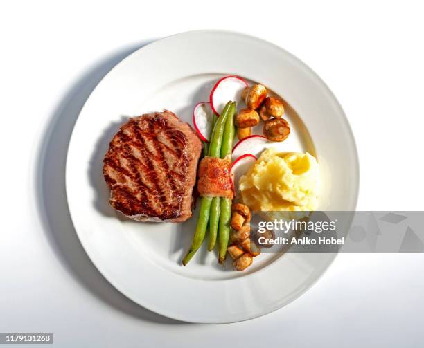 steak on white background - 俯瞰　料理 ストックフォトと画像