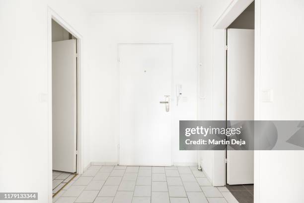 empty room hdr - apartment door stock pictures, royalty-free photos & images