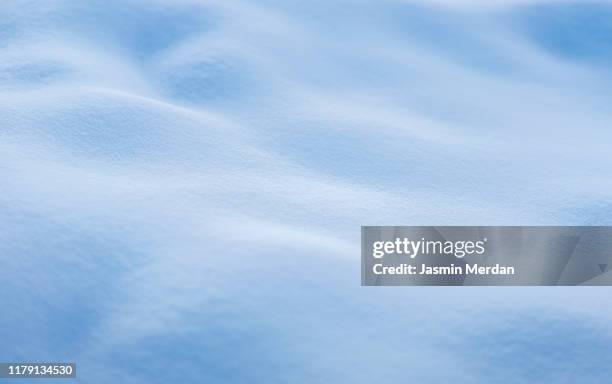 soft snow background - snow texture stock-fotos und bilder