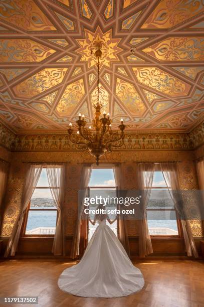bride history palace leaving - wedding in the seascape luxury hotel - my royals stock pictures, royalty-free photos & images