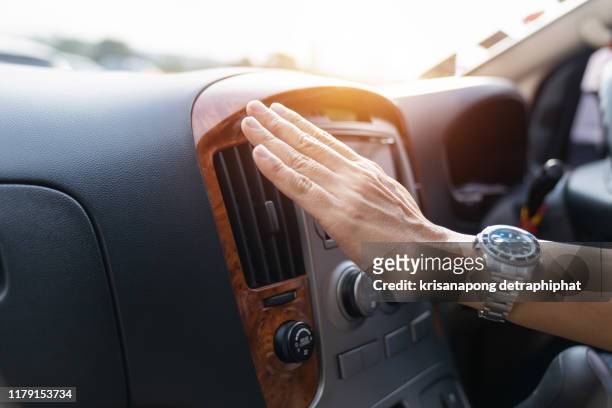 hand checking the air conditioner in the car, the cooling system in the car - air vehicle foto e immagini stock