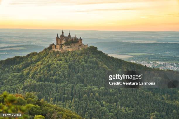 view from the mountain down to the hohenzollern castle, germany - château de sigmaringen photos et images de collection