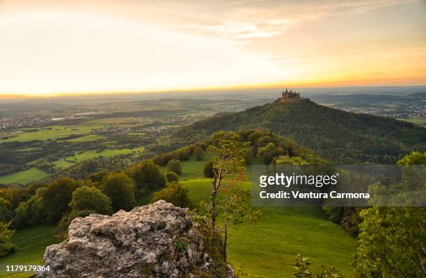 view from the mountain down to the hohenzollern castle, germany - château de sigmaringen photos et images de collection