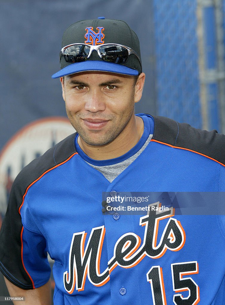 Carlos Beltran Holds a Clinic for "Harlem RBI" and Pledges $500 for Every RBI - August 8, 2006