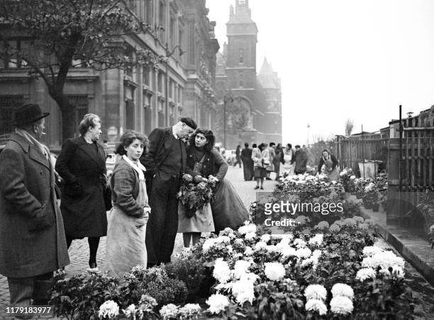 Parisians make their purchases of chrysanthemums on the flower quay in Paris, on October 30 on the eve of All Saints' Day, despite restrictions after...