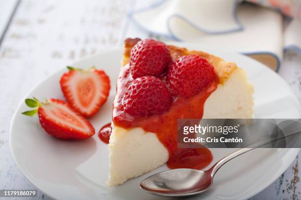 strawberry cheesecake - cheesecake imagens e fotografias de stock