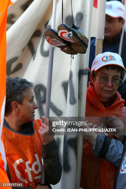 Plus d'un millier de personnes manifestent lors de l'opération ville morte, le 08 novembre 2002 à Romans-sur-Isère pour l'emploi et la survie du...