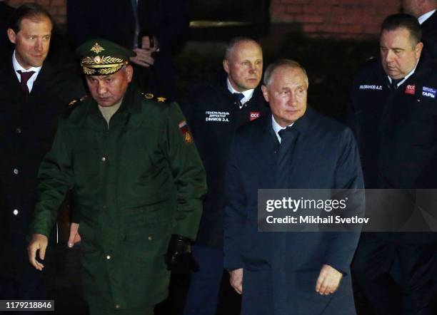 Russian President Vladimir Putin and Defence Minisre Sergei Shoigu observe a Steregushchiy-class corvete Gremyashchiy from the Russian military fleet...