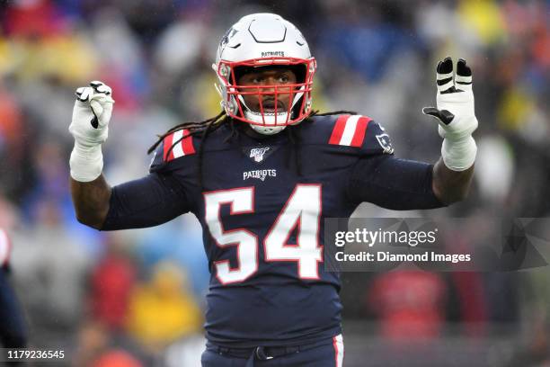 Outside linebacker Dont'a Hightower of the New England Patriots gestures toward the sideline in the first quarter of a game against the Cleveland...