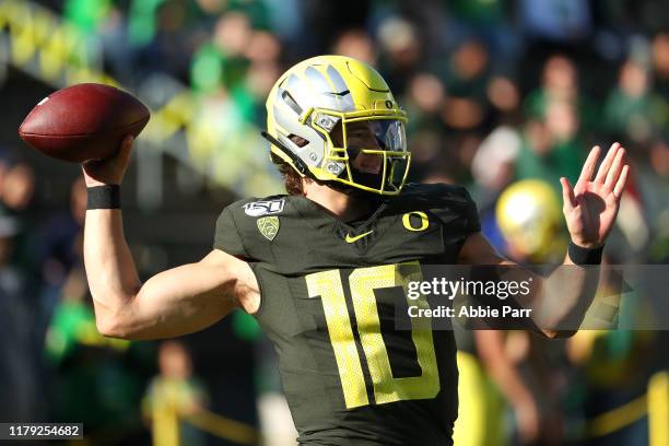 Justin Herbert of the Oregon Ducks warms up prior to taking on the California Golden Bears during their game at Autzen Stadium on October 05, 2019 in...