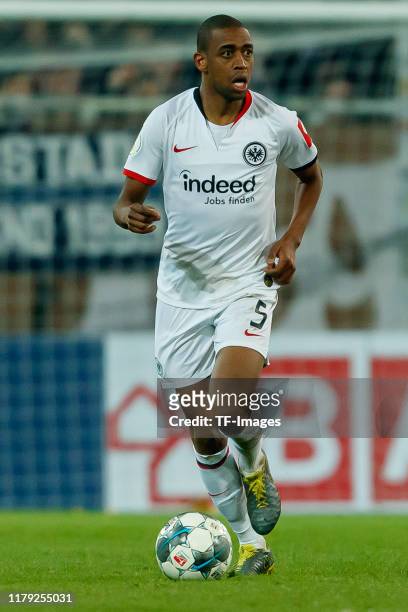 Gelson Fernandes of Eintracht Frankfurt controls the ball during the DFB Cup second round match between FC St. Pauli and Eintracht Frankfurt at...