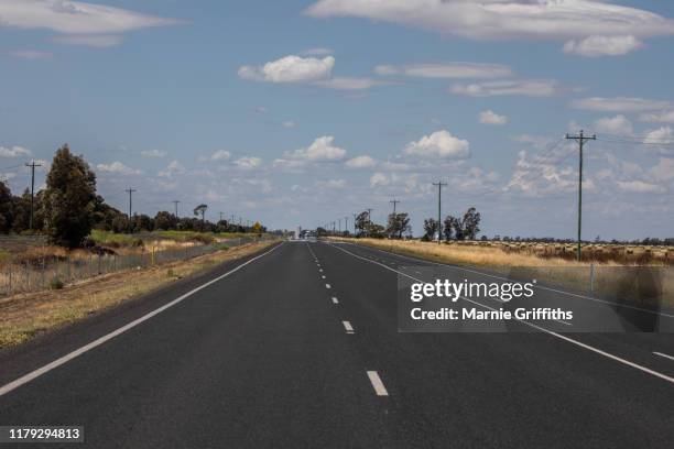 road in rural area - outback queensland stock pictures, royalty-free photos & images