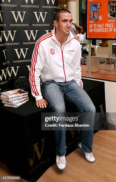 Kevin Pietersen during Kevin Pietersen Signs Copies of his Book "Crossing Boundary" at Waterstones - September 13, 2006 at Waterstone's Leadenhall in...