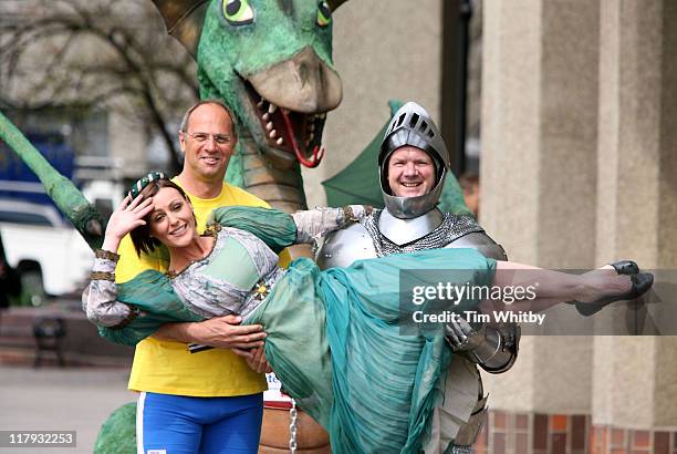 Suranne Jones,Sir Steve Redgrave and Lloyd Scott during Flora London Marathon 2006 - Celebrity Photocall - April 21, 2006 at Thistle Hotel in London,...