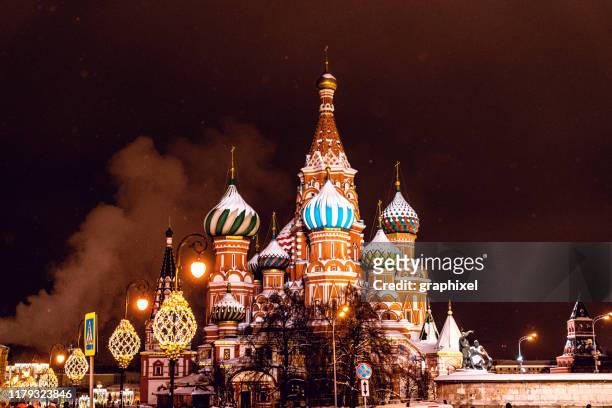 saint basil's cathedral on red square, moscow - orthodox saint basil day stock pictures, royalty-free photos & images