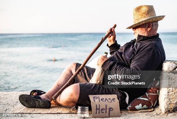 homeless men at the beach - beach bum imagens e fotografias de stock