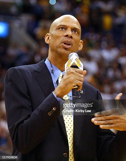 Kareem Abdul-Jabbar aka Lew Alcindor speaks at halftime ceremony to honor the Los Angeles Lakers 1985 NBA championship team at the Staples Center in...