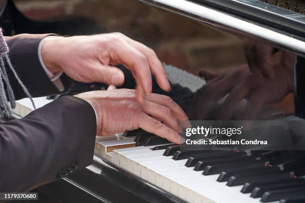 man with piano in verona plays for the people, veneto, travel in italy. - pianist fotografías e imágenes de stock