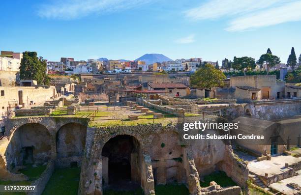 archeological site of herculaneum in naples, travel in italy. - herculaneum stock-fotos und bilder