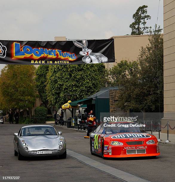 Jenna Elfman and Jeff Gordon racing on the Warner Bros. Lot