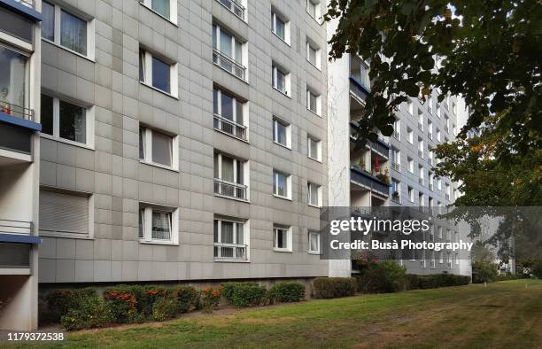 facade of prefabricated housing (plattenbau) in east berlin, germany - plattenbau stock-fotos und bilder