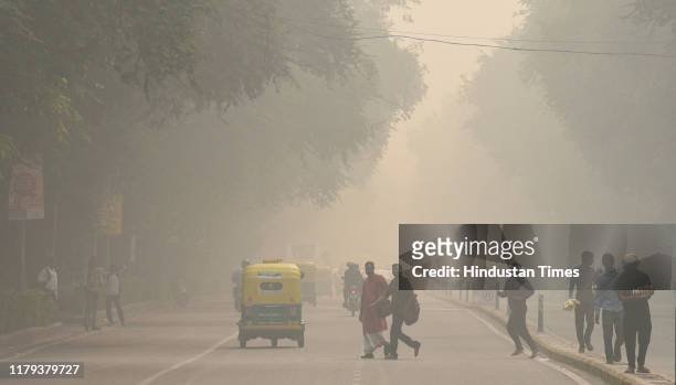 View of Tilak Mark engulfed in heavy smog, near Supreme Court area, on November 1, 2019 in New Delhi, India.