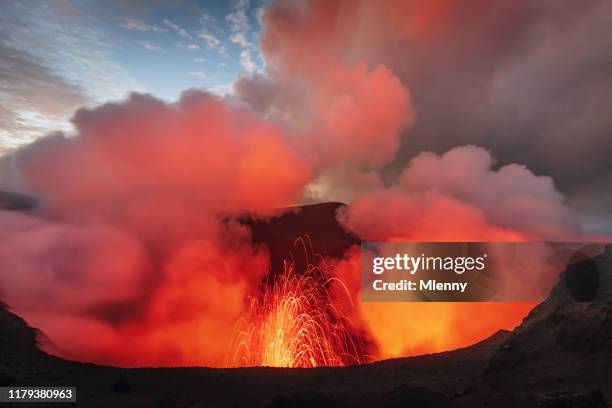 erupción del volcán vanuatu de la isla del monte yasur tanna - volcanic activity fotografías e imágenes de stock